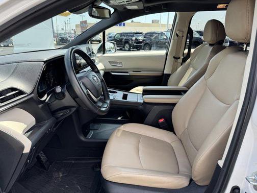 2024 Toyota Sienna XLE 8 Passenger