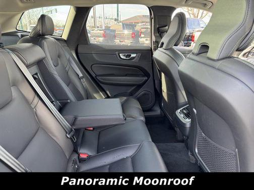 2024 Volvo XC60 B5 Ultimate Dark Theme