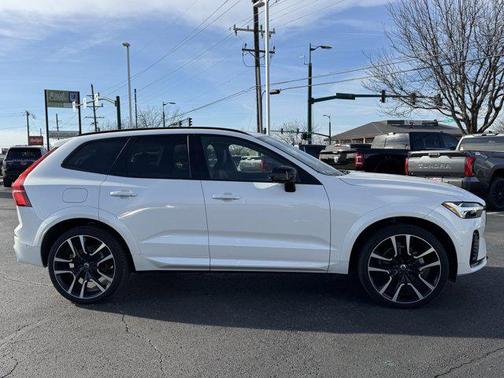 2024 Volvo XC60 B5 Ultimate Dark Theme