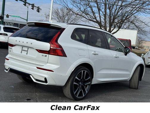 2024 Volvo XC60 B5 Ultimate Dark Theme
