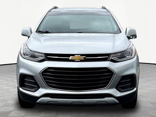Silver Ice Metallic 2021 Chevrolet Trax LT