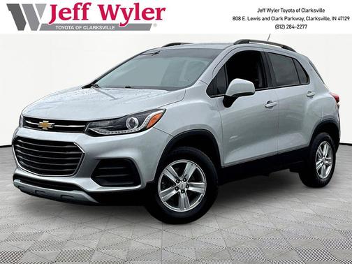 Silver Ice Metallic 2021 Chevrolet Trax LT