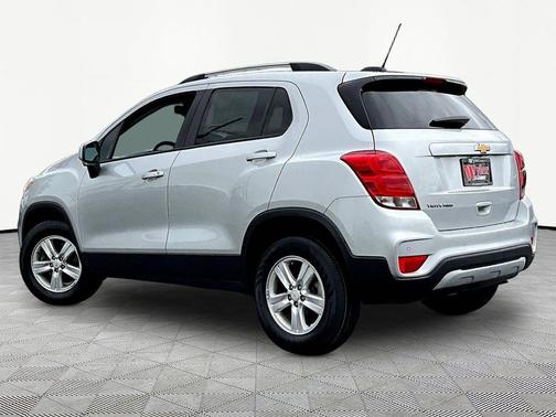 Silver Ice Metallic 2021 Chevrolet Trax LT