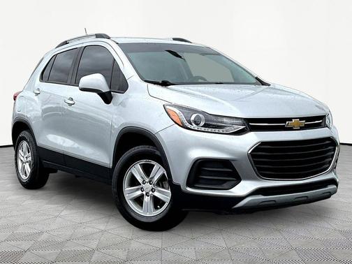 Silver Ice Metallic 2021 Chevrolet Trax LT