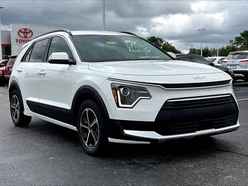 Snow White Pearl 2024 Kia Niro EX