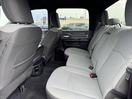 2021 RAM 2500 Big Horn Crew Cab 4x4 6'4' Box