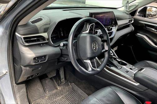 Gray 2023 Toyota Highlander Hybrid Limited