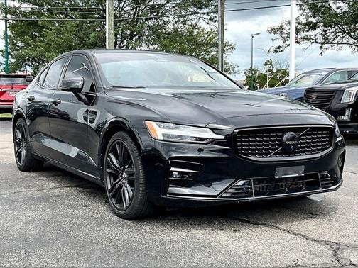 Onyx Black Metallic 2023 Volvo S60 B5 Plus Black Edition