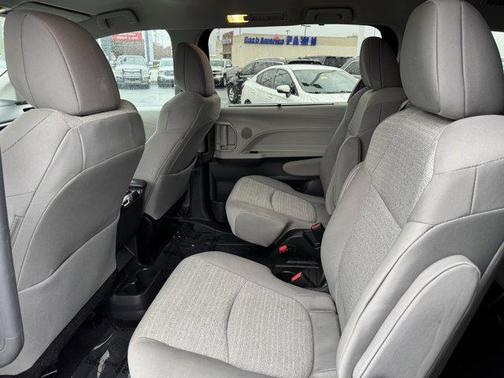 2024 Toyota Sienna LE