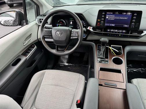 2024 Toyota Sienna LE