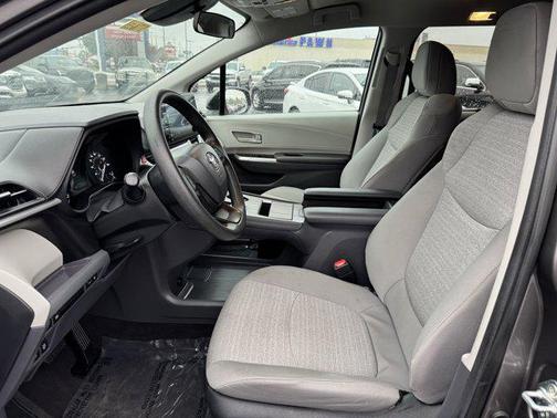 2024 Toyota Sienna LE
