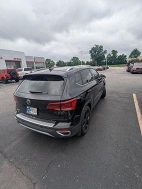 Deep Black 2023 Volkswagen Taos 1.5T SE