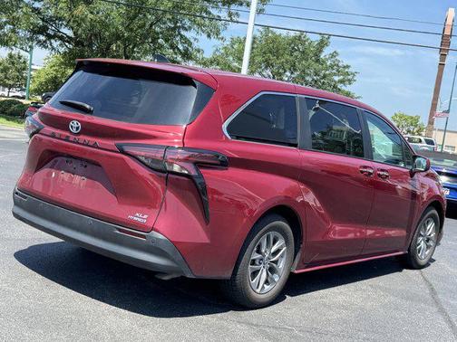 2022 Toyota Sienna XLE
