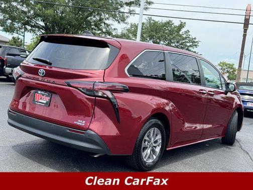 2022 Toyota Sienna XLE