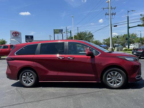 2022 Toyota Sienna XLE