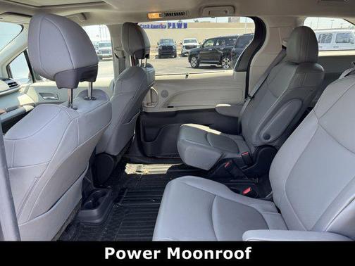 2022 Toyota Sienna XLE