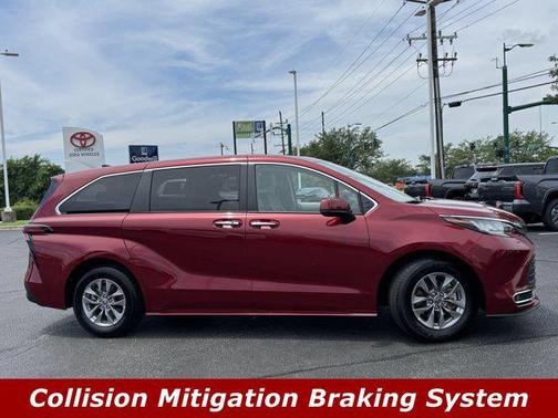 2022 Toyota Sienna XLE