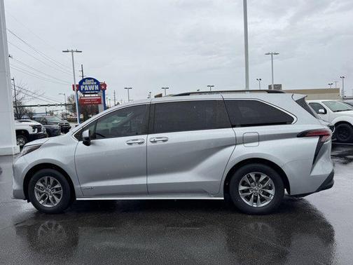 2021 Toyota Sienna XLE 7 Passenger