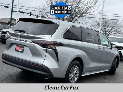 2024 Toyota Sienna LE