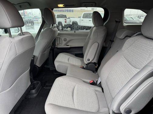 2024 Toyota Sienna LE