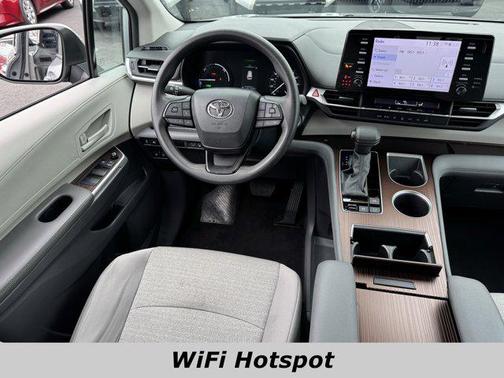 2024 Toyota Sienna LE