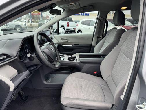 2024 Toyota Sienna LE