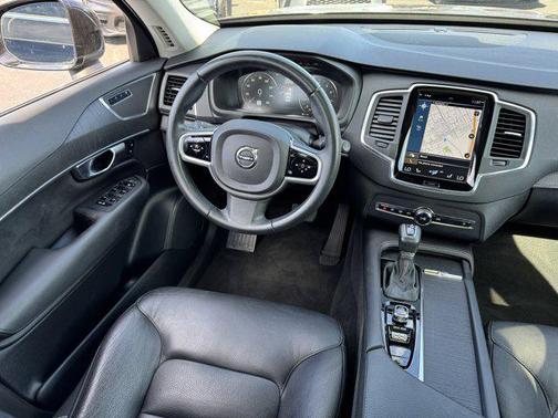 2020 Volvo XC90 T6 Momentum
