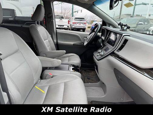 2017 Toyota Sienna XLE