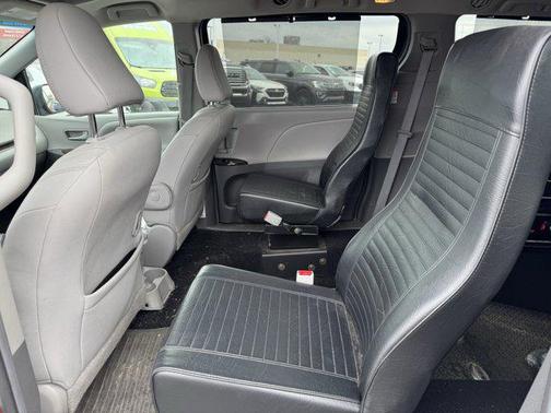 2017 Toyota Sienna XLE