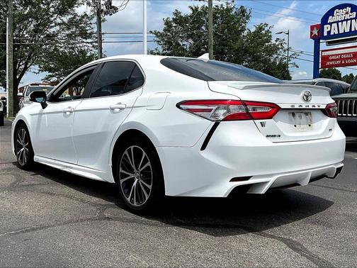 Super White 2020 Toyota Camry SE