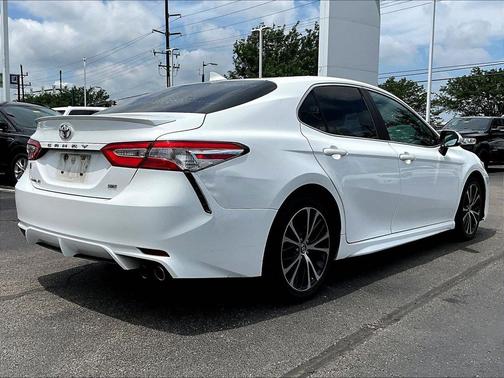 Super White 2020 Toyota Camry SE