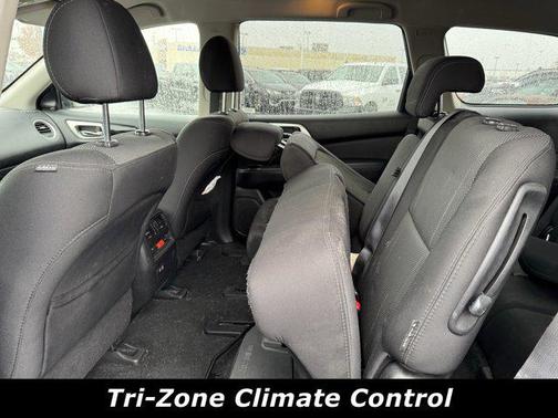 2020 Nissan Pathfinder SV