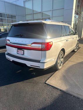 White Platinum Metallic Tri-Coat 2018 Lincoln Navigator L Reserve