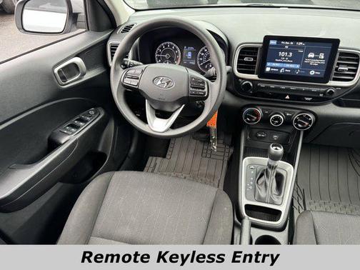 2021 Hyundai VENUE SE