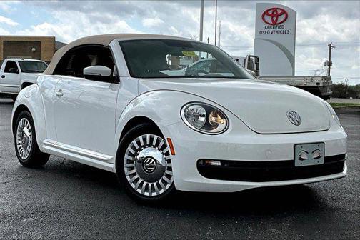 Candy White/Beige Roof 2013 Volkswagen Beetle 2.5L