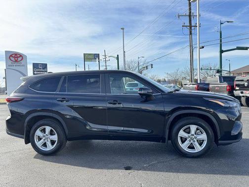 2024 Toyota Highlander LE