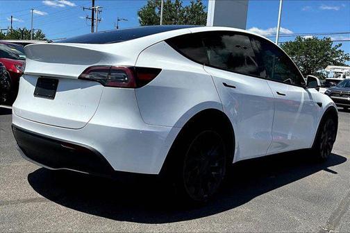 Pearl White Multi-Coat 2022 Tesla Model Y Long Range Dual Motor All-Wheel Drive