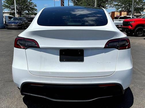 Pearl White Multi-Coat 2022 Tesla Model Y Long Range Dual Motor All-Wheel Drive