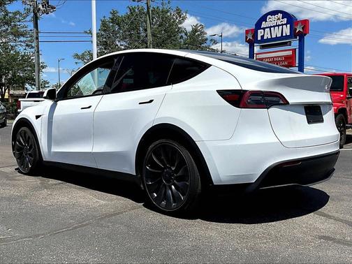 Pearl White Multi-Coat 2022 Tesla Model Y Long Range Dual Motor All-Wheel Drive