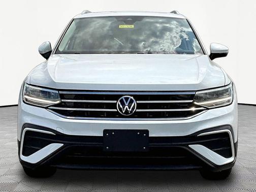 Pure White 2023 Volkswagen Tiguan 2.0T SE 4MOTION
