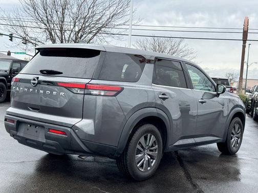 2022 Nissan Pathfinder S 2WD