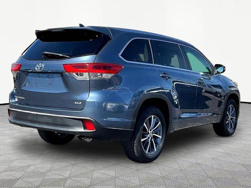Shoreline Blue Pearl 2017 Toyota Highlander XLE