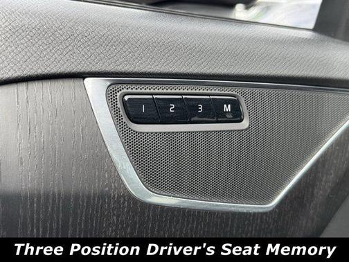 2020 Volvo XC90 T6 Momentum