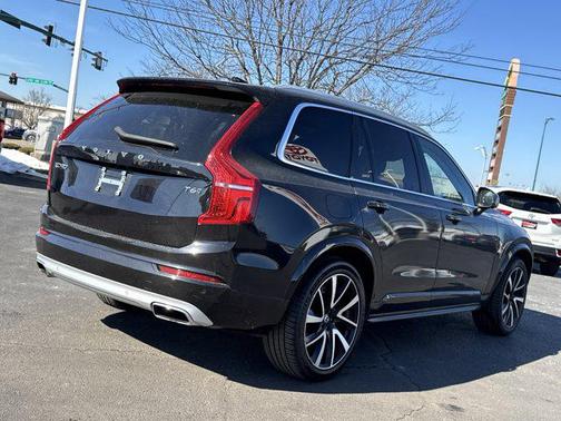 2020 Volvo XC90 T6 Momentum