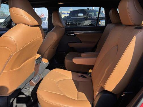 2020 Toyota Highlander Platinum