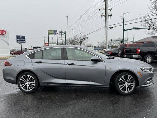 2020 Buick Regal Sportback FWD Essence
