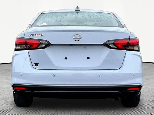 Gray Sky Pearl 2025 Nissan Versa 1.6 SV