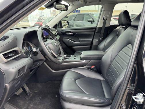 2024 Toyota Highlander Hybrid XLE