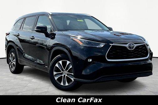 Midnight Black Metallic 2024 Toyota Highlander Hybrid XLE