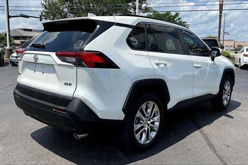 Blizzard Pearl 2021 Toyota RAV4 XLE Premium